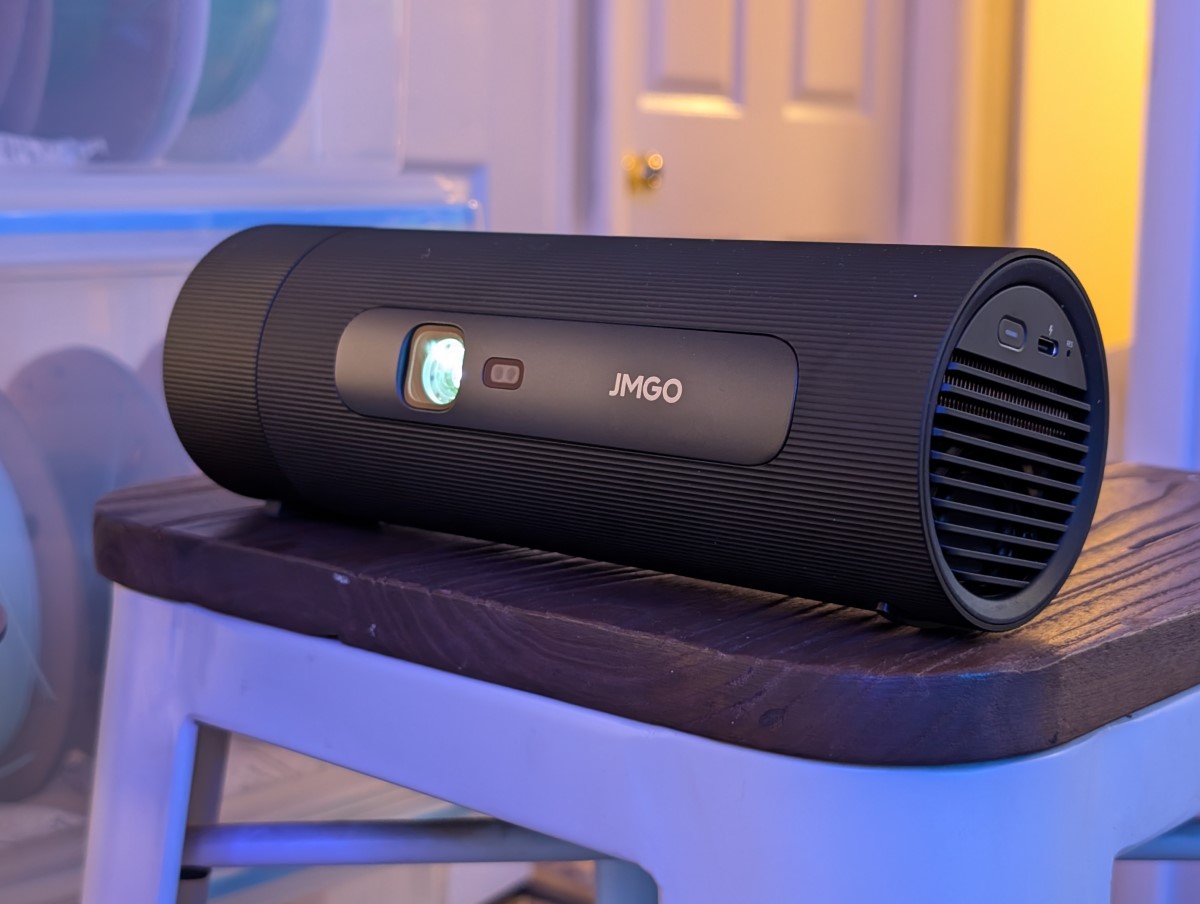 JMGO PicoFlix projector review – finally a portable projector that can actually play long movies!